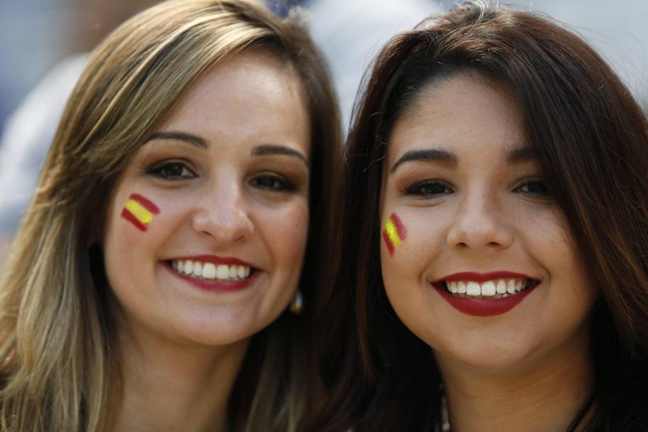 Nonostante l’eliminazione dal Mondiale, le tifose spagnole sorridono sugli spalti, Il Mondiale è sempre una festa, nonostante i risultati (Epa)